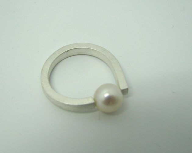 Anell perla singular