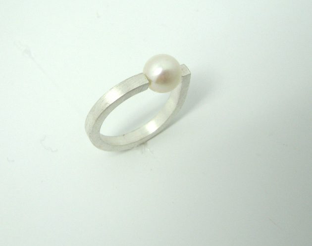 Anell perla singular