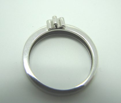Solitari or blanc mat flor polida