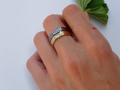 Anel dourado/oxidado